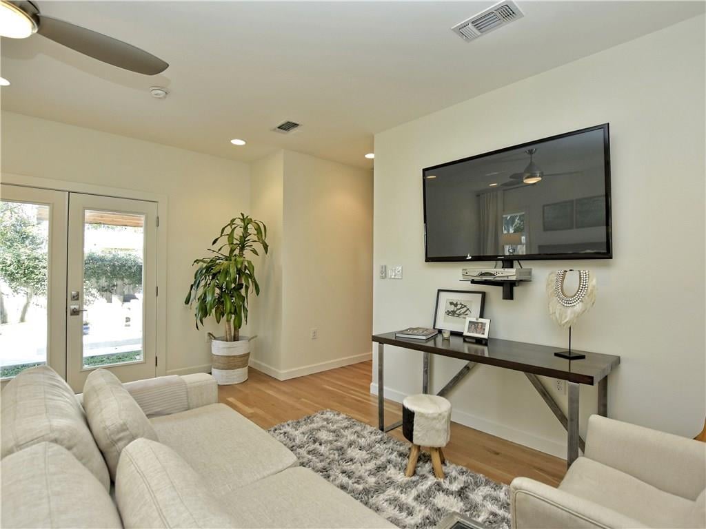 Remodeled Crestview Bungalow on .28Acre Lot