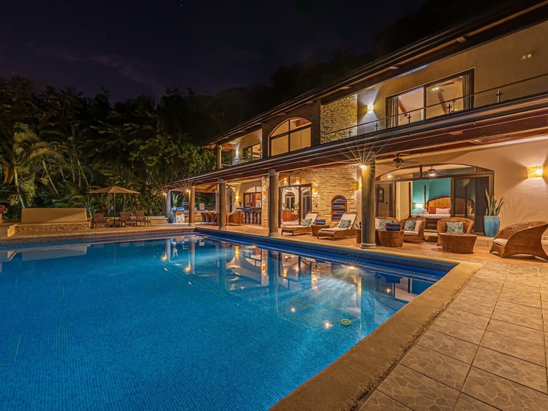 Villa Pacifica: Luxury Oceanview Retreat Steps from the Beach