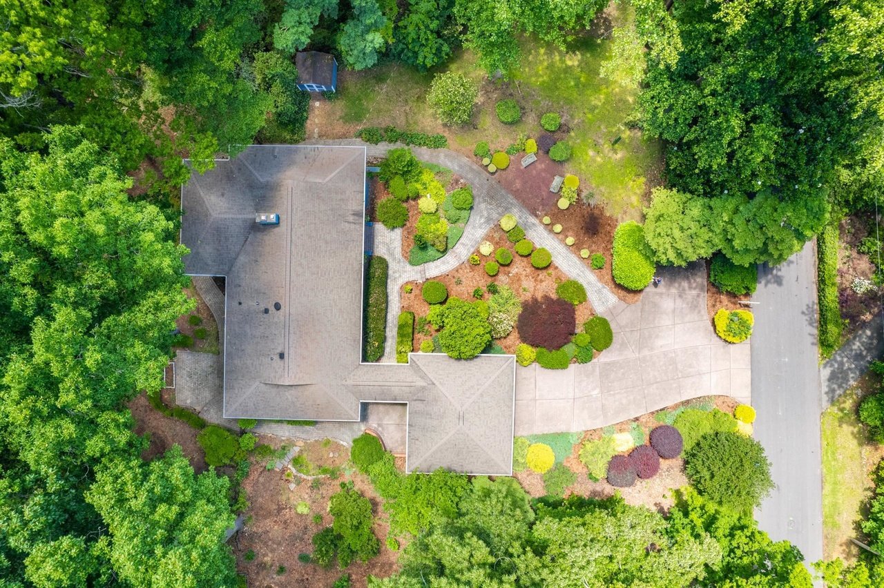 1126 Sourwood Dr