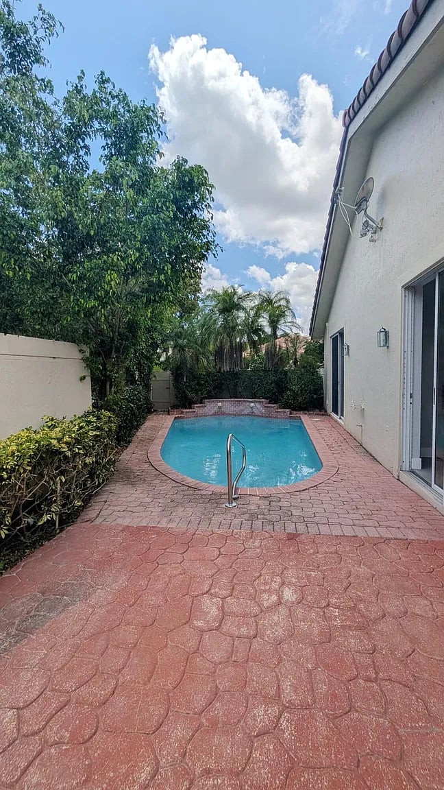 2598 NW 53rd Street