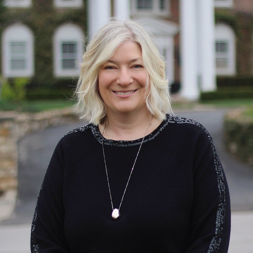 Lorrie Whitehead Lee's Summit, MO Real Estate Agent Headshot