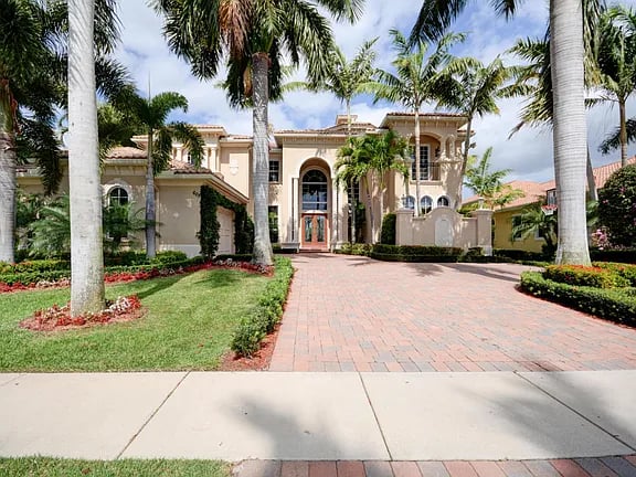 605 Hermitage Cir