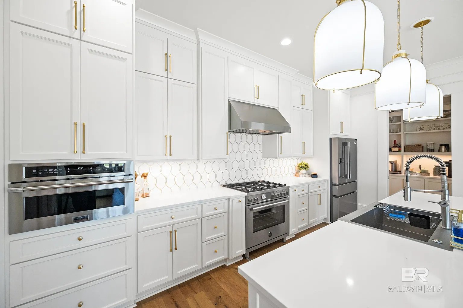 902 Inlet Cir