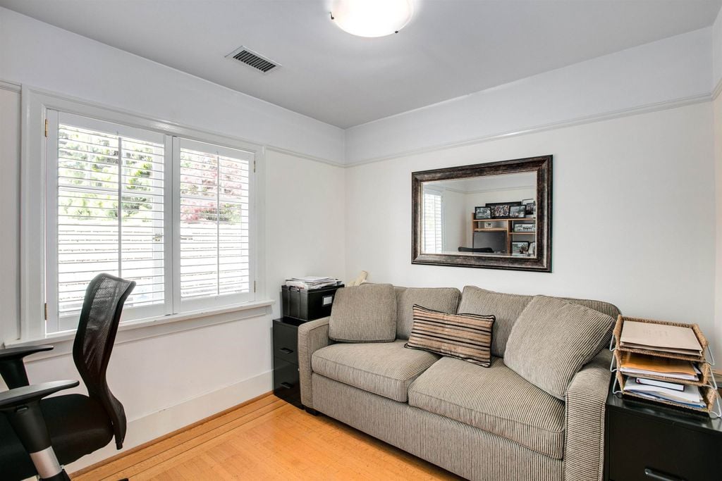 2843 W 49th Ave