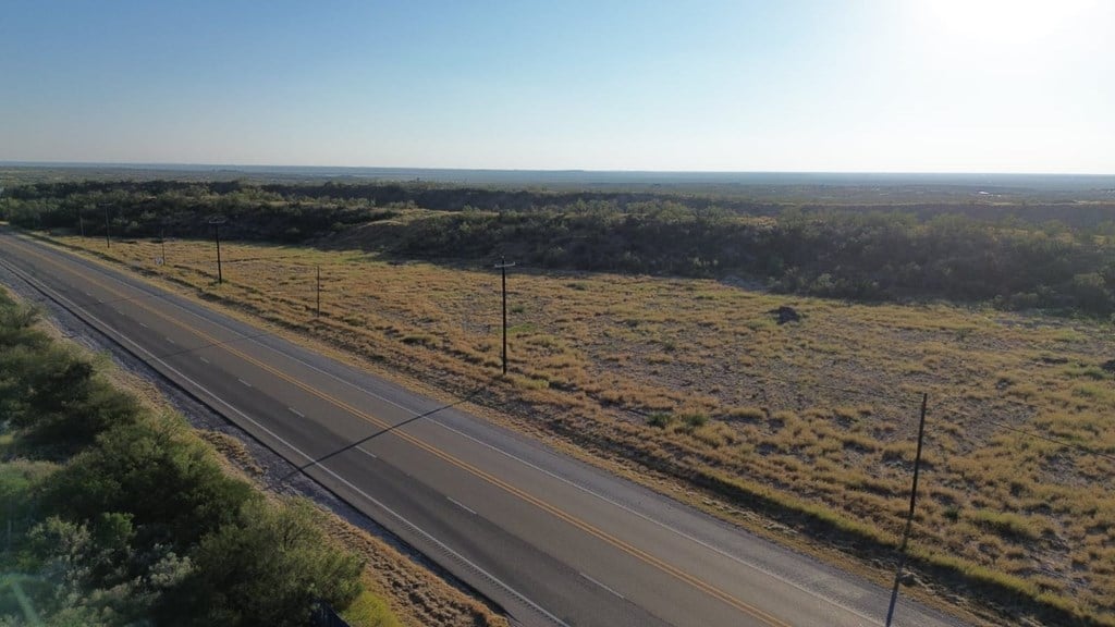 8727 N US Hwy 277