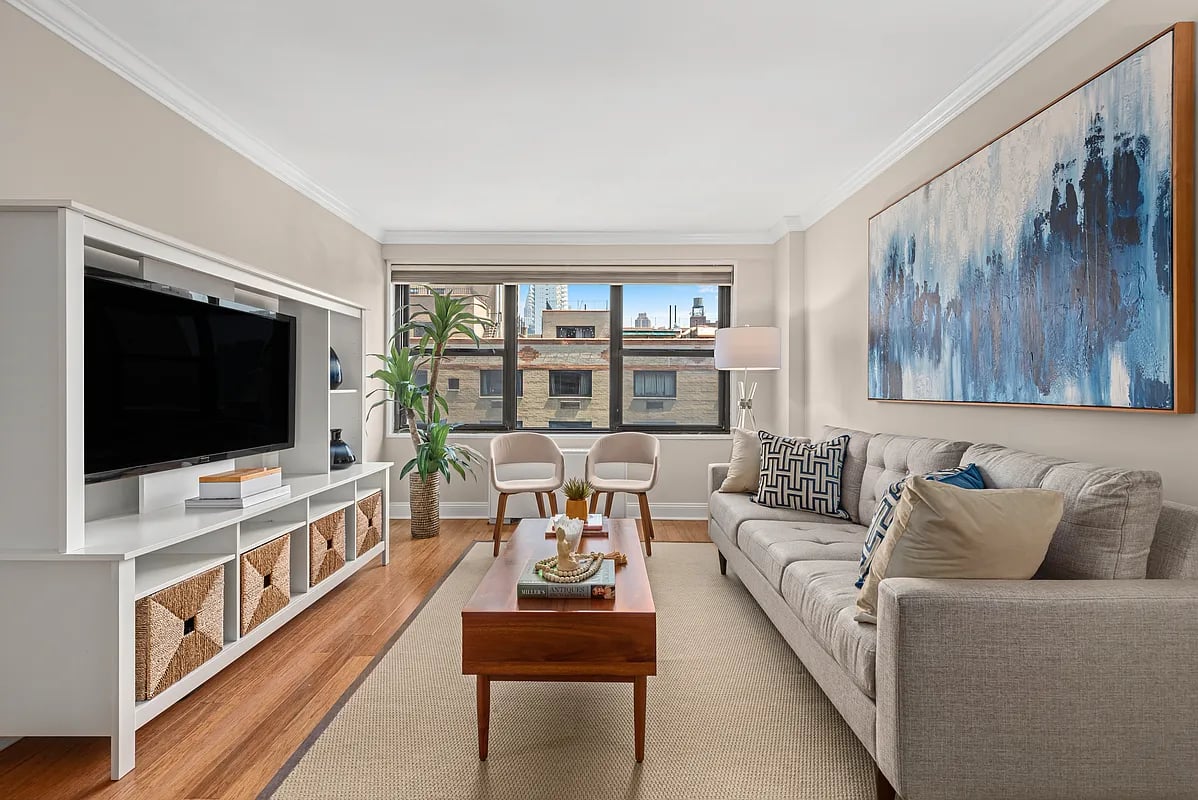 200 E 27th St #9M