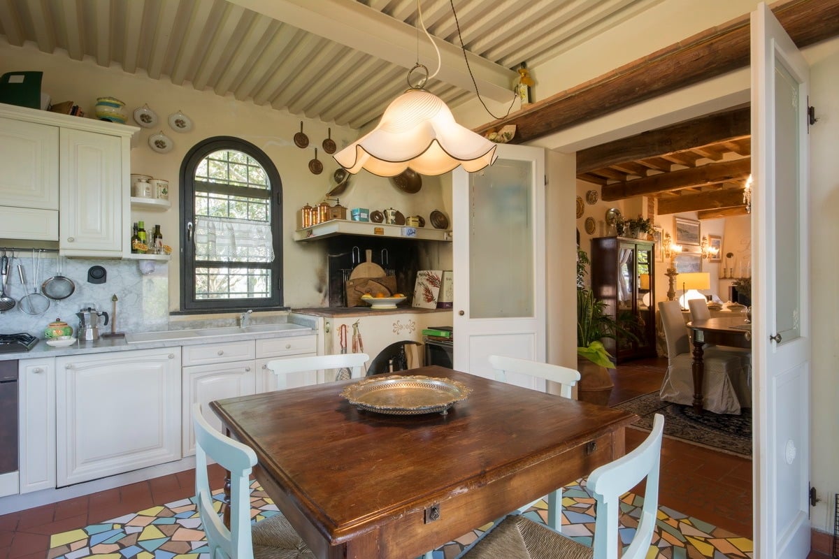 Villa In The Tuscan Hills