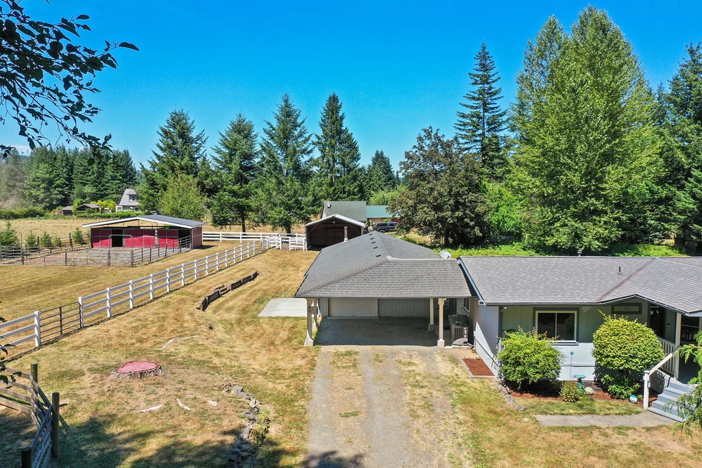 60 NE Davis Farm Road