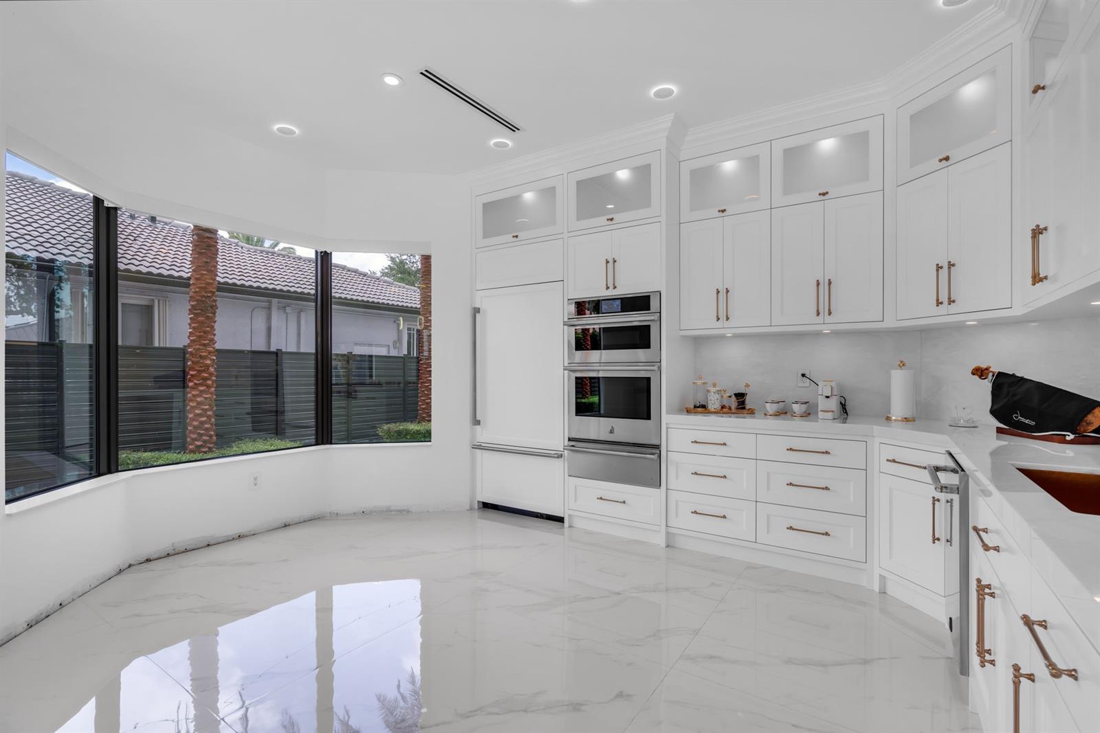 16422 NW 77th Pl MIAMI LAKES, FL 33016