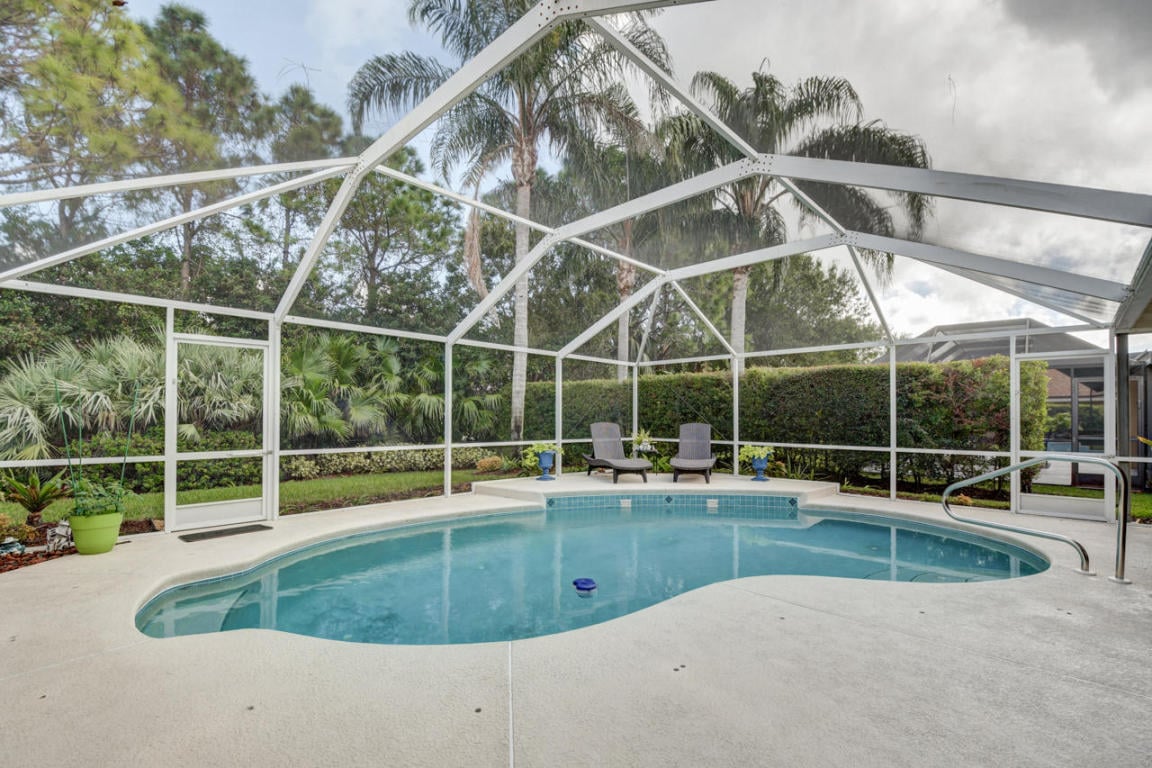214 SW Fernleaf Trl