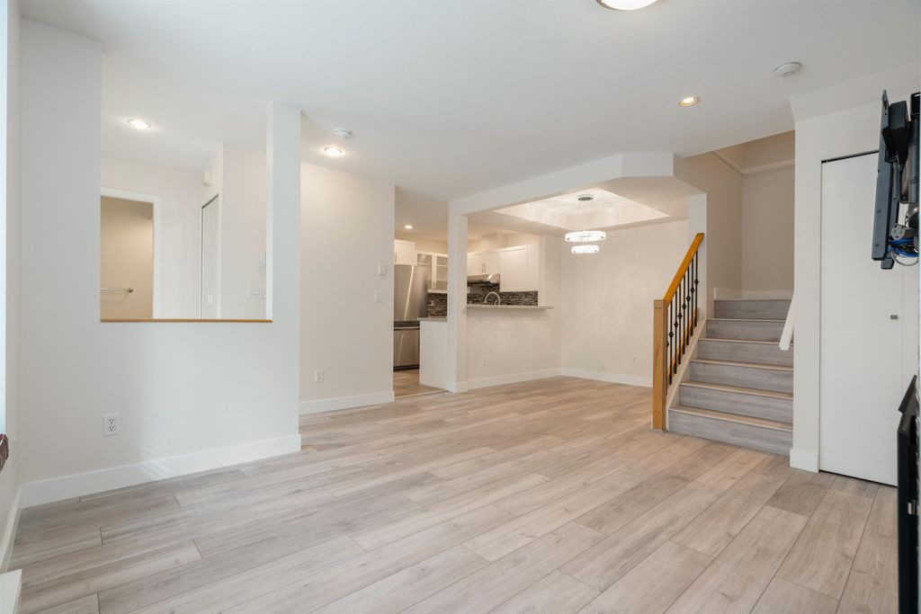 7406 Hawthorne Terr