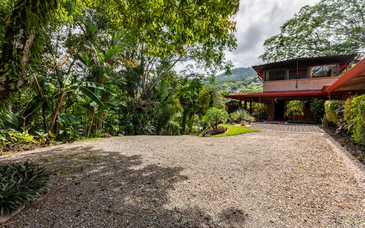Tropical Getaway with Two Villas and Lush Gardens Near the Heart of Uvita