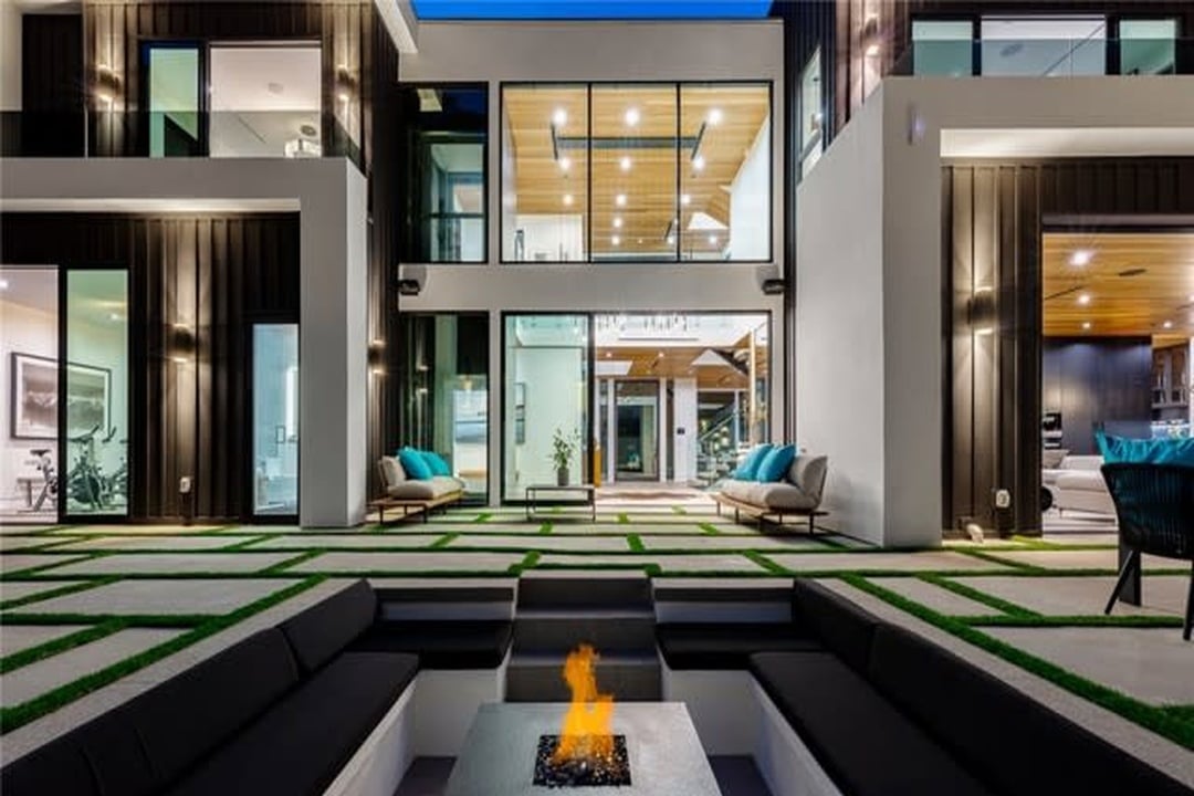 Crescent Villa