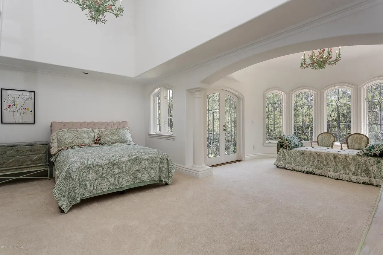 4158 Commonwealth Ave