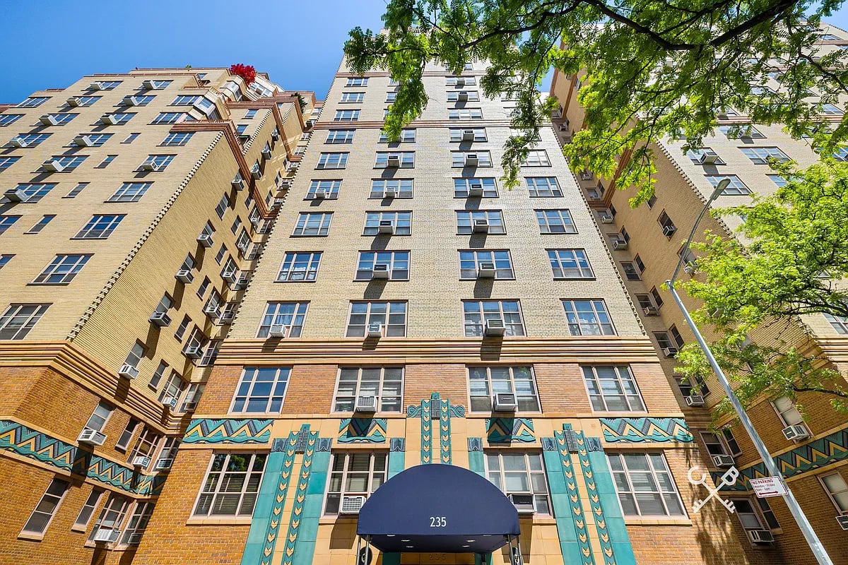 235 E 22nd St #7P