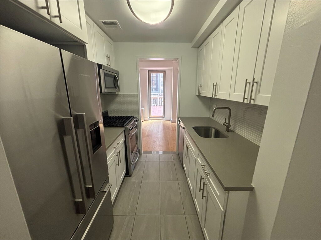 MIDTOWN/ No Fee/ No Security Deposit