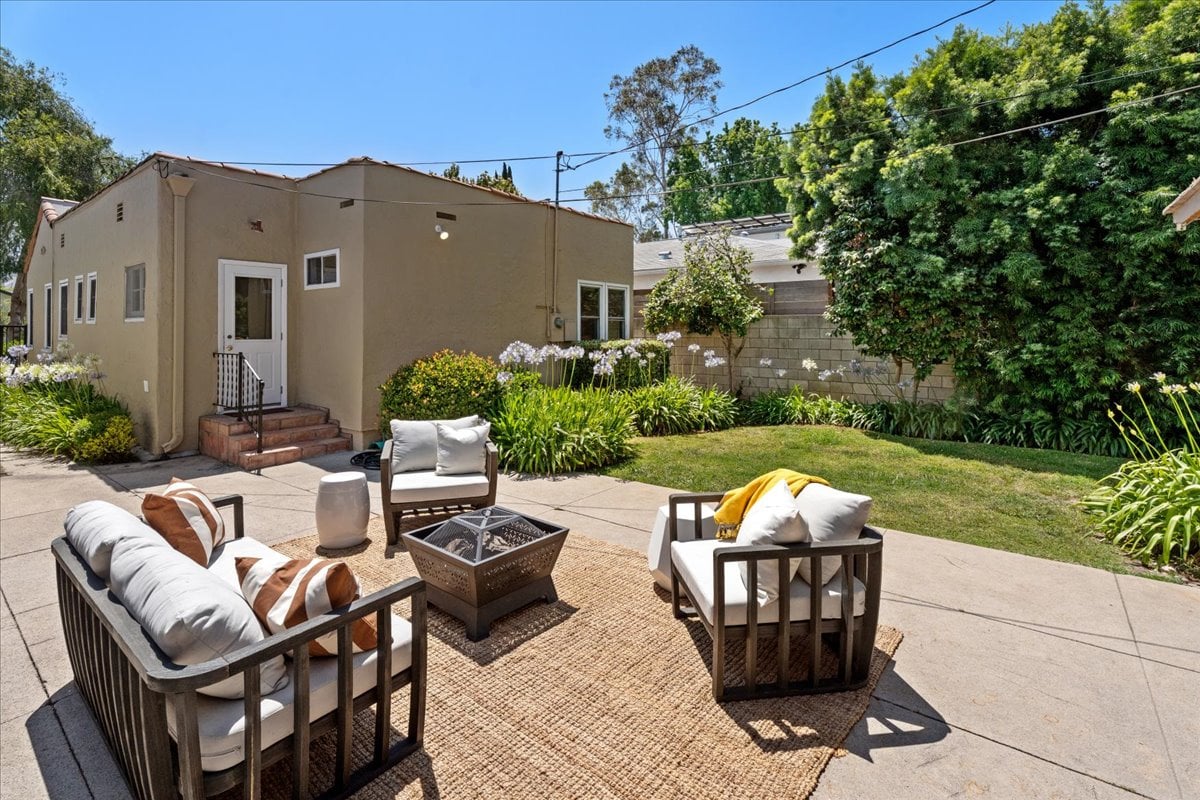 "Island living" in Studio City