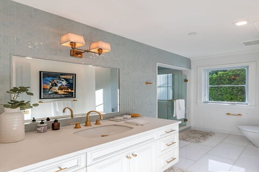 Monarch Reserve, N Norman Pl, 90049