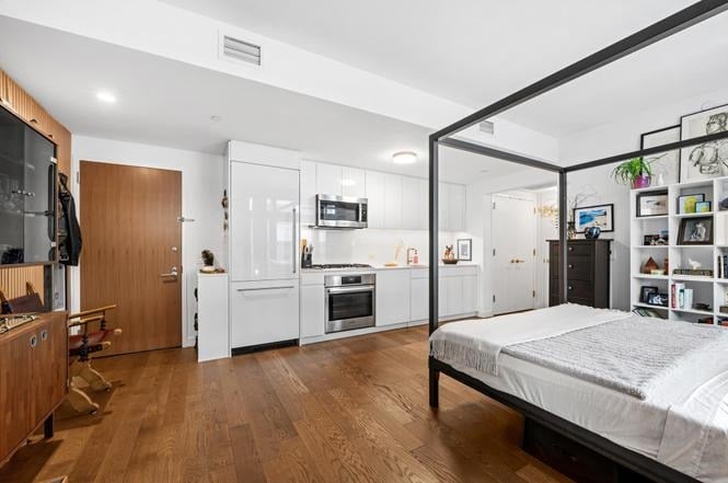 99 HUDSON ST Unit: 402