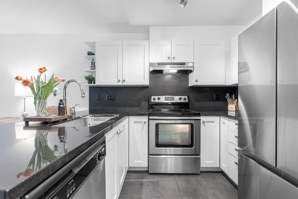 4550 Fraser St, #206