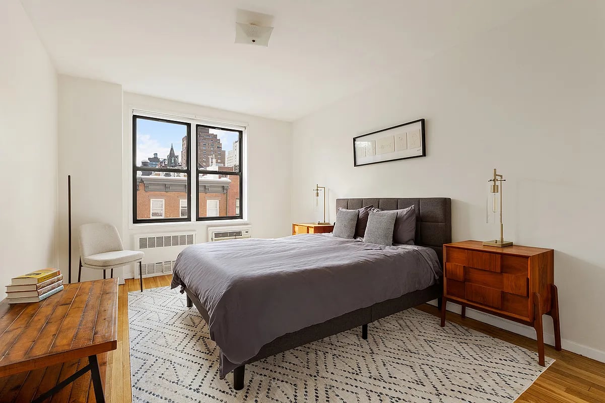 211 East 18th St #4P