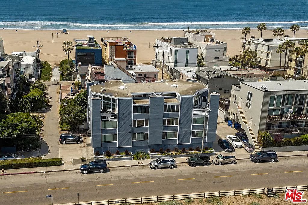 33 E Privateer St #3