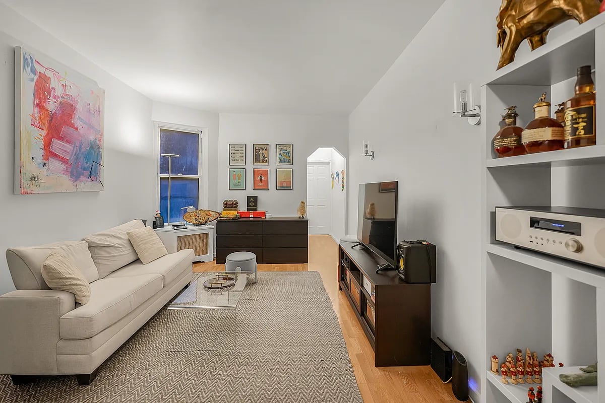 226 E 27th St, #2A