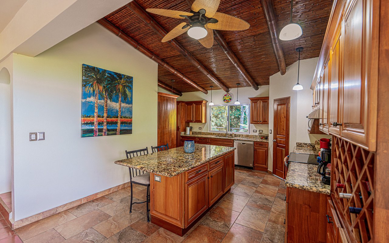 WHALE’S TAIL OCEAN VIEW ESTATE WITH EXTRA LOT 