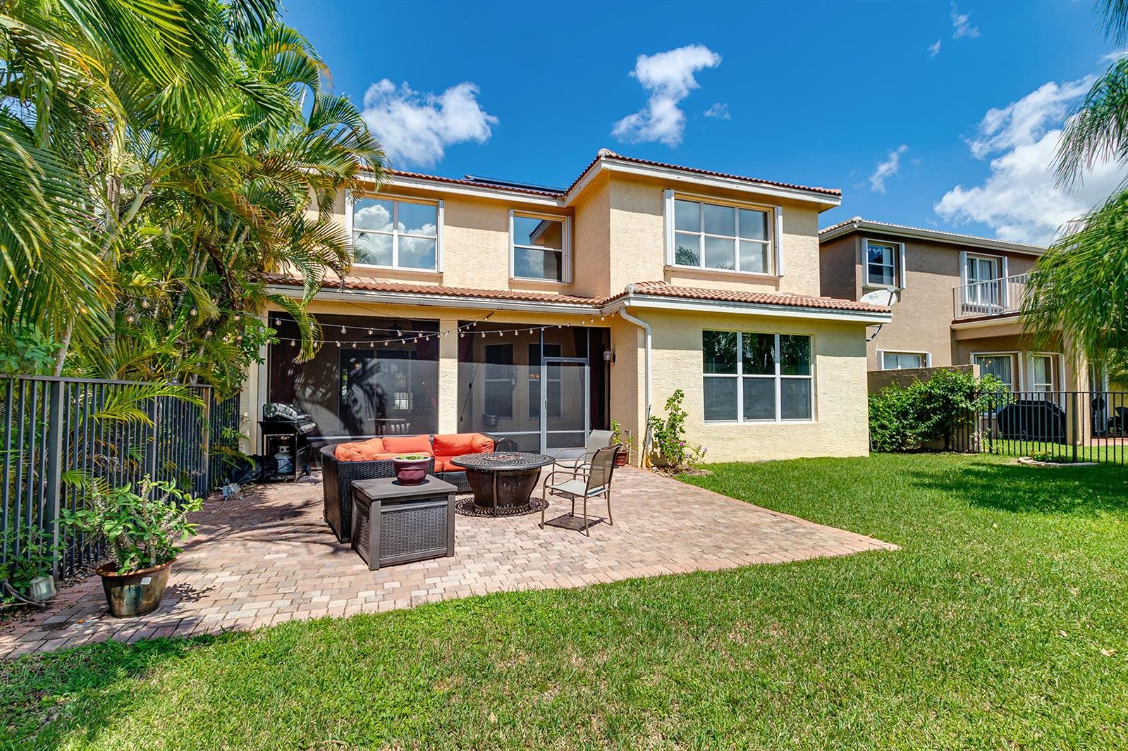 8864 Maple Hill Ct
