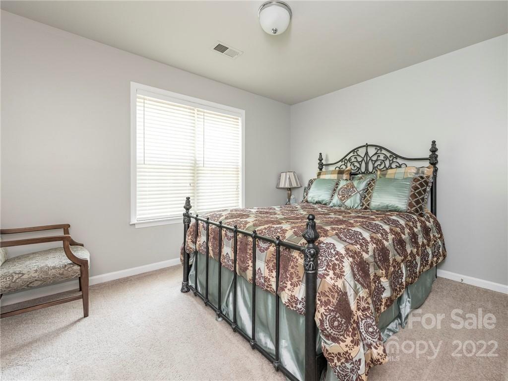 2822 Black Walnut Ln