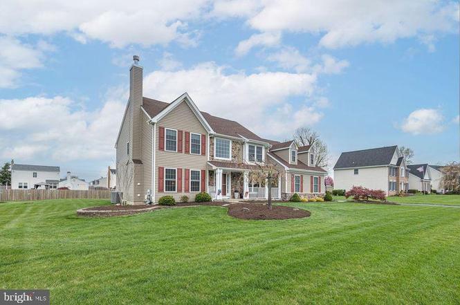 686 Misty Hollow Dr