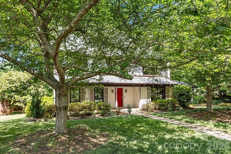 5335 Lansing Dr