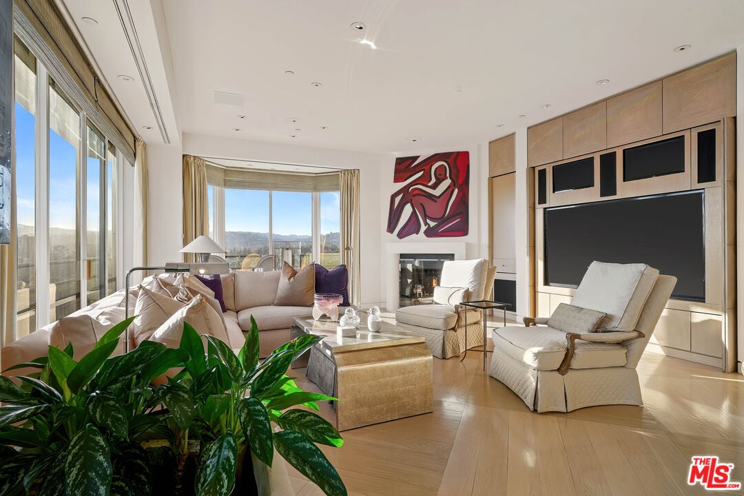 10601 Wilshire Blvd Unit: 20C
