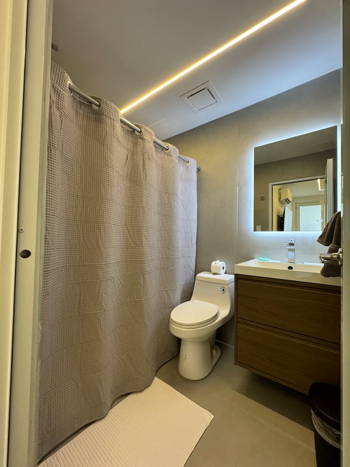 Beach House Apt 5 • Studio • King Bed + Near Beach - Airbnb