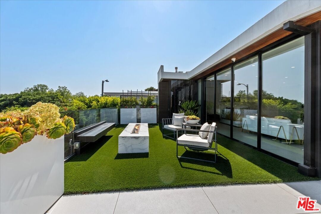 Celestia Estate, Hercules Dr, 90046