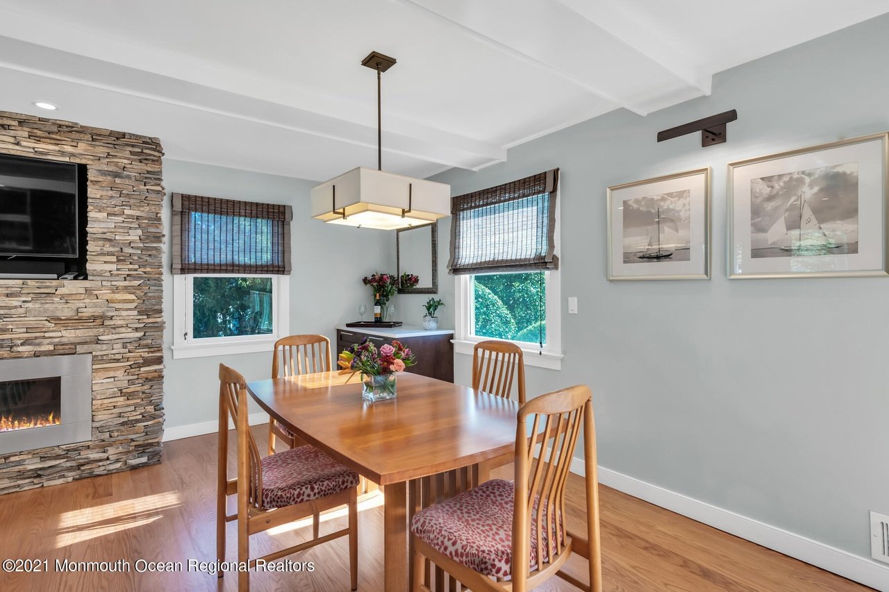 93 Hillcrest Rd
