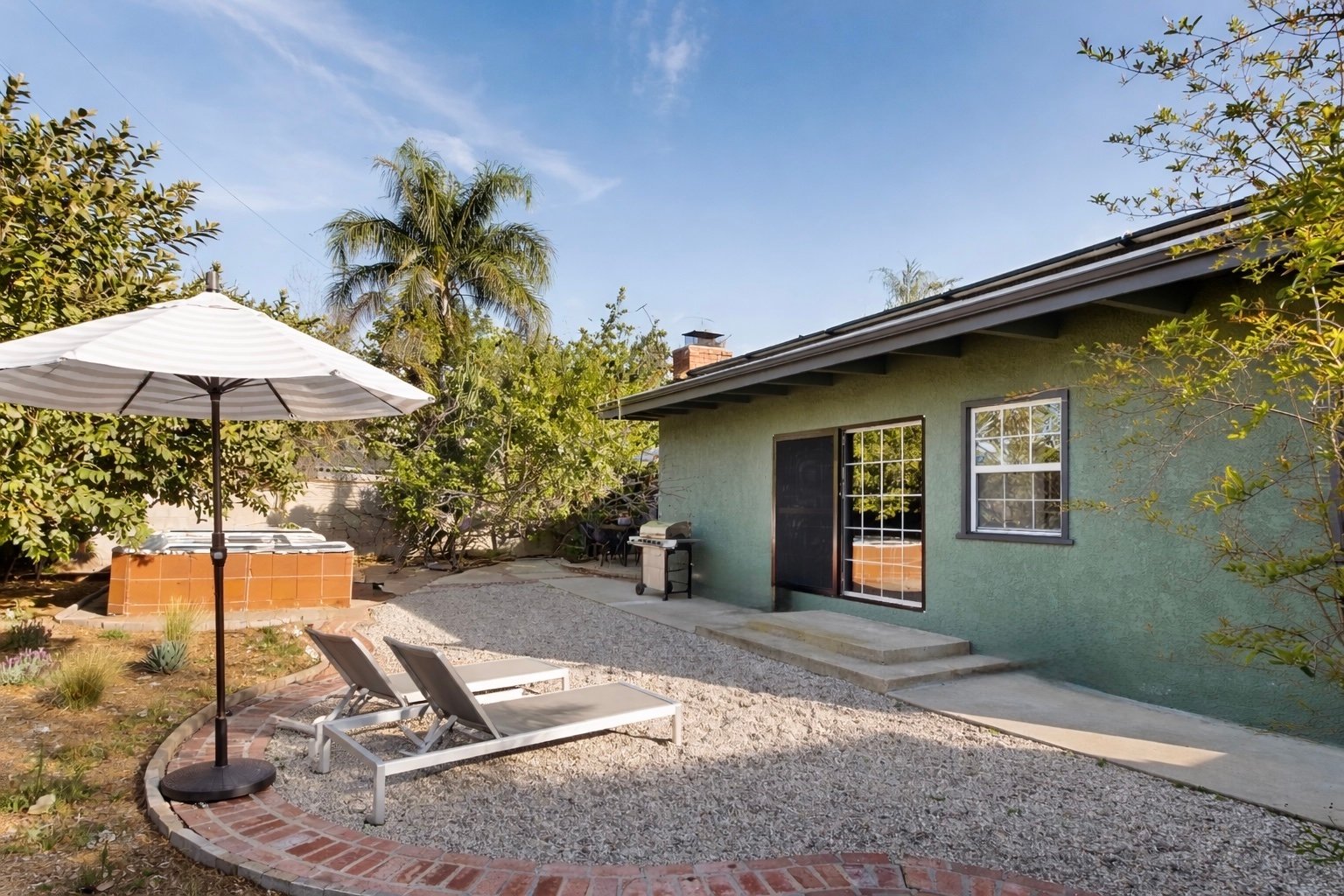 Effortless California Living in This Tarzana Ranch