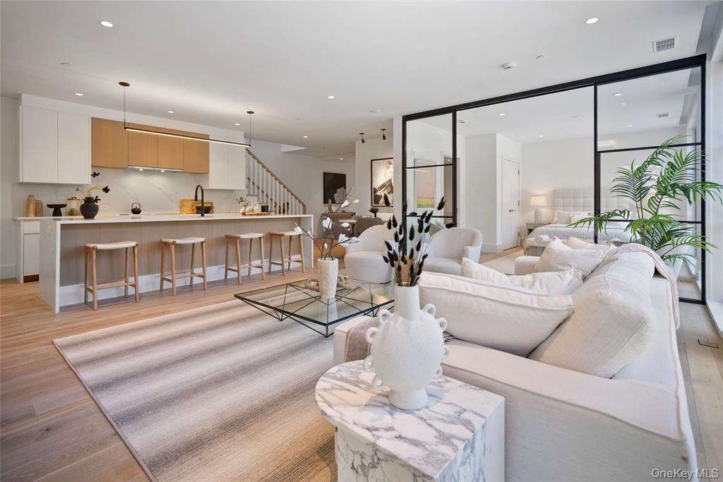 41 Richmondville Ave Unit: Duplex 2