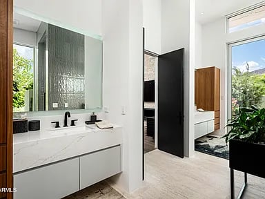 5611 N WILKINSON Road