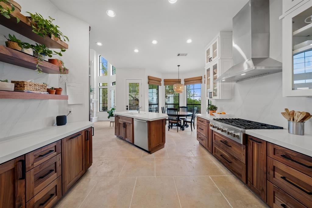 Sold in Lake Pointe