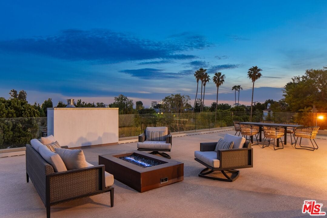 Aurelian Pavilion, W Sunset Blvd, 90049