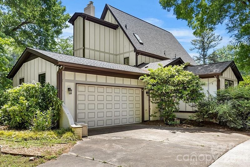 5335 Lansing Dr