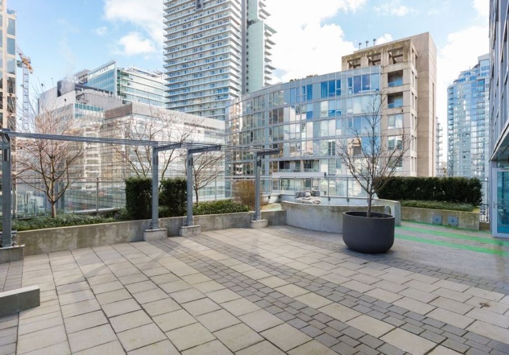 833 Seymour St, #2110