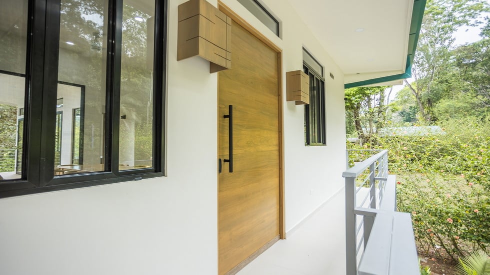 Luxury Riverfront Residence in Playa Dominical Walk to the Beach