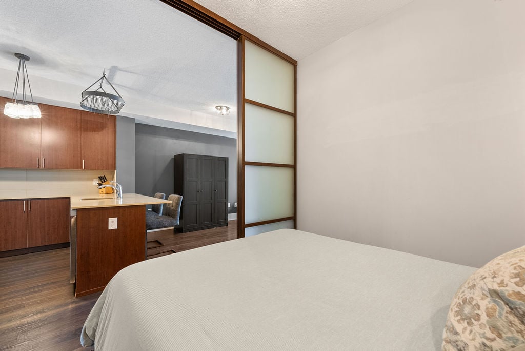 560 Front Street West, Suite 621