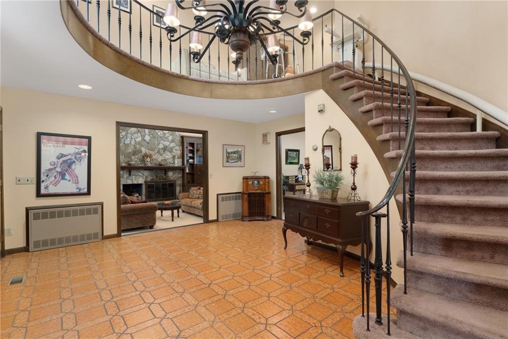 2 Lancers Lane, Lincoln, RI 02865