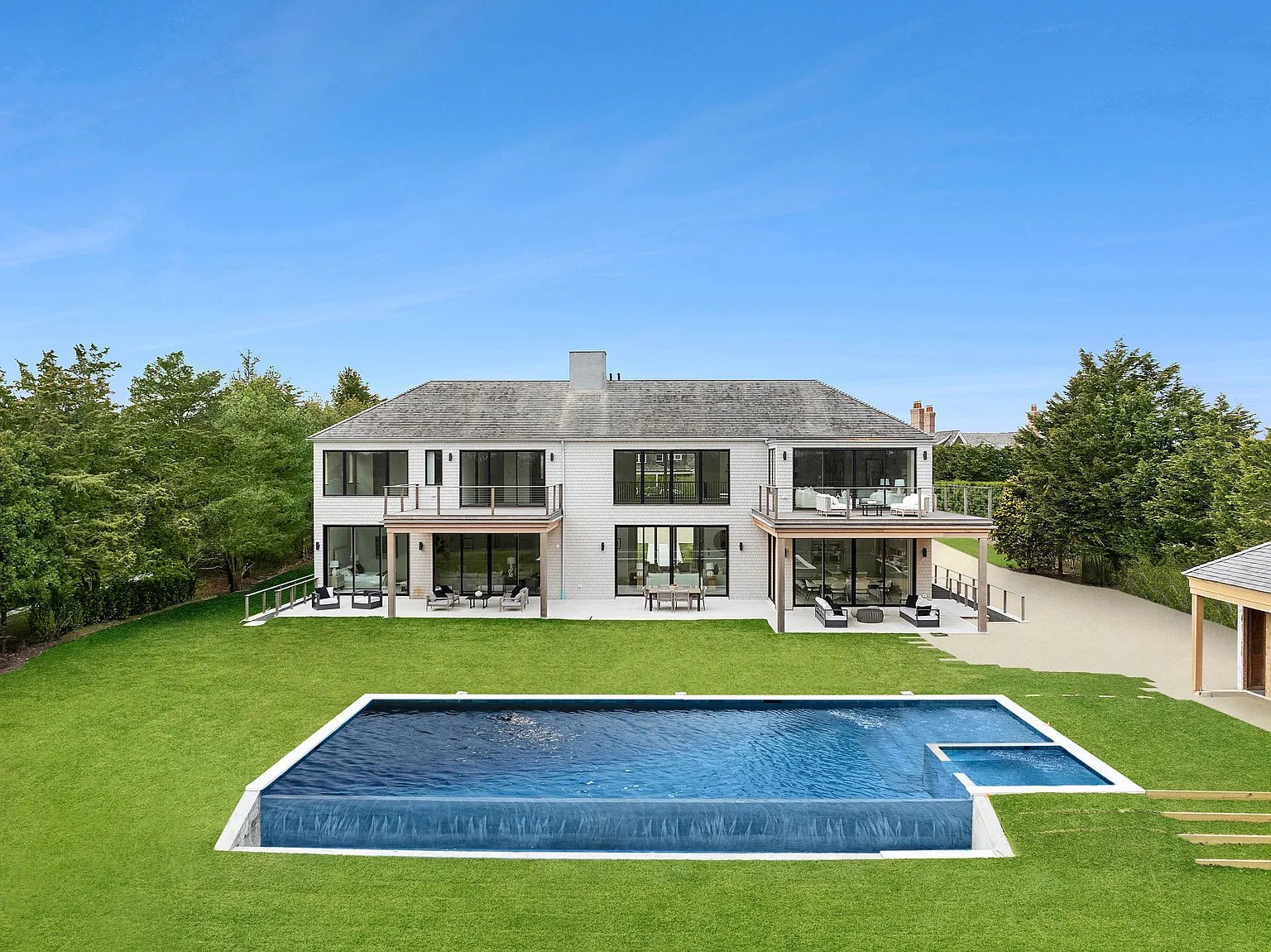 637 Halsey Ln