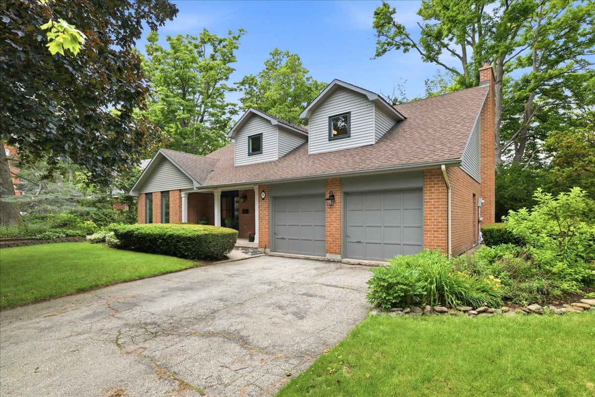 Rare Court Location on Oakville Golf Course