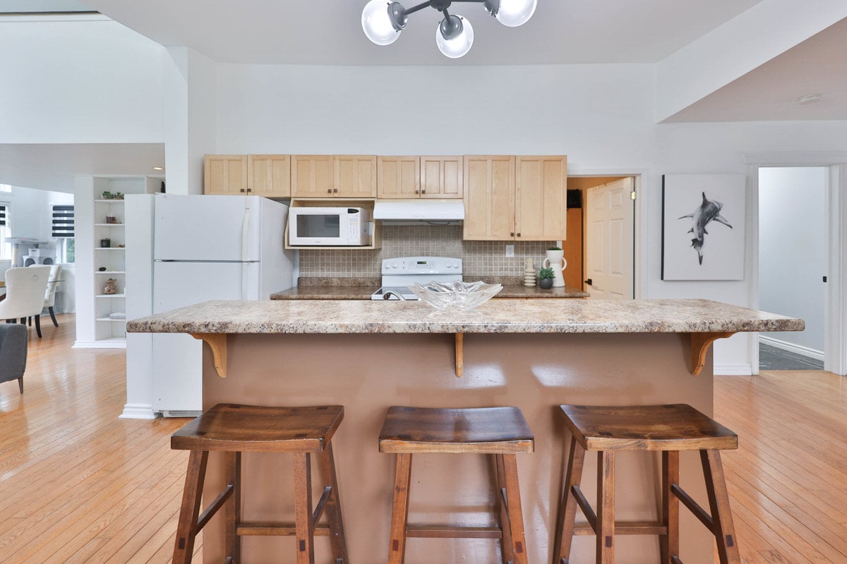 708 Montbeck Cres