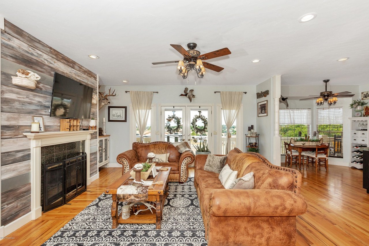 2845 W Kickinghorse Dr